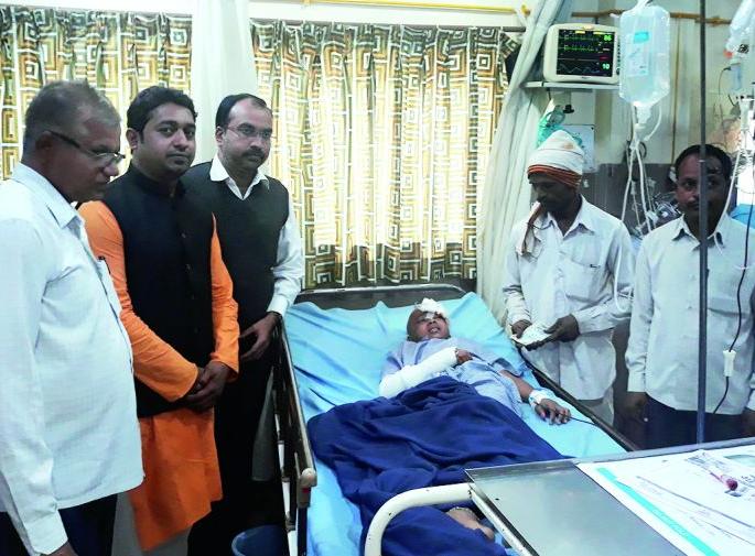 Successful surgery on 'Lakshmi' with the help of donors | दात्यांच्या मदतीने ‘लक्ष्मी’वर यशस्वी शस्त्रक्रिया Successful surgery on 'Lakshmi' with the help of donors | दात्यांच्या मदतीने ‘लक्ष्मी’वर यशस्वी शस्त्रक्रिया