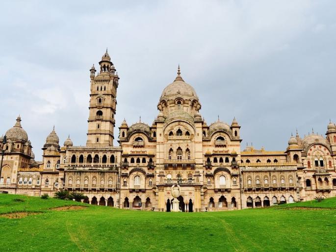 Laxmi Vilas Palace 170 rooms cricket ground golf course house in India is four times bigger than Buckingham Palace mukesh ambani antilia | १७० खोल्या, क्रिकेट ग्राऊंड, गोल्फ कोर्स... बकिंघम पॅलेसपेक्षाही चार पट मोठं आहे भारतातील हे घर Laxmi Vilas Palace 170 rooms cricket ground golf course house in India is four times bigger than Buckingham Palace mukesh ambani antilia | १७० खोल्या, क्रिकेट ग्राऊंड, गोल्फ कोर्स... बकिंघम पॅलेसपेक्षाही चार पट मोठं आहे भारतातील हे घर