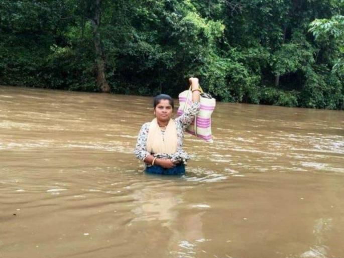 teacher lakshmi netam crosses river to teach the children of kesekodo school chhattisgarh | कडक सॅल्यूट! विद्यार्थ्यांसाठी शिक्षकांची धडपड, 15 वर्षे शाळा गाठण्यासाठी ओलांडतात नदी teacher lakshmi netam crosses river to teach the children of kesekodo school chhattisgarh | कडक सॅल्यूट! विद्यार्थ्यांसाठी शिक्षकांची धडपड, 15 वर्षे शाळा गाठण्यासाठी ओलांडतात नदी