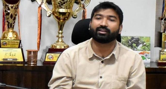 District Collector Laxminarayan Mishra says, Diwali of childhood gives heartfelt joy ... | जिल्हाधिकारी म्हणतात, बालपणीची दिवाळी मनसोक्त आनंद देणारी...