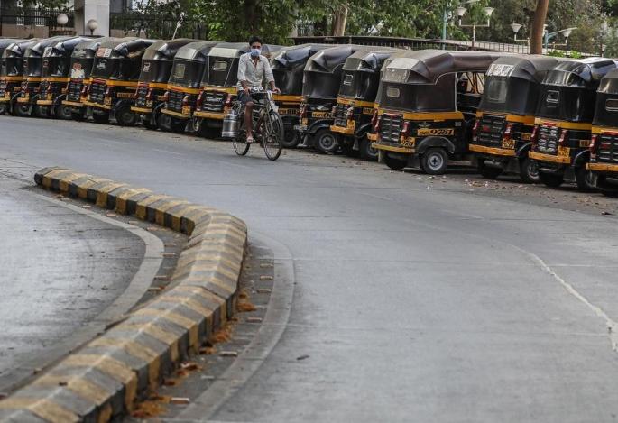 Coronavirus: 'Districts will remain closed for 3 days after lockdown period' in india. Central Government dicision MMG | Coronavirus : 'लॉकडाऊन कालावधीनंतरही जिल्ह्यांच्या सीमा १५ दिवसांसाठी बंदच राहणार' Coronavirus: 'Districts will remain closed for 3 days after lockdown period' in india. Central Government dicision MMG | Coronavirus : 'लॉकडाऊन कालावधीनंतरही जिल्ह्यांच्या सीमा १५ दिवसांसाठी बंदच राहणार'
