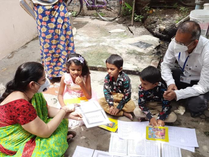 Lessons to impart knowledge to students through 'Teacher friend' | लाॅकडाऊनमध्ये ‘शिक्षक मैत्रीण’च्या माध्यमातून विद्यार्थ्यांना ज्ञानदानाचे धडे! Lessons to impart knowledge to students through 'Teacher friend' | लाॅकडाऊनमध्ये ‘शिक्षक मैत्रीण’च्या माध्यमातून विद्यार्थ्यांना ज्ञानदानाचे धडे!