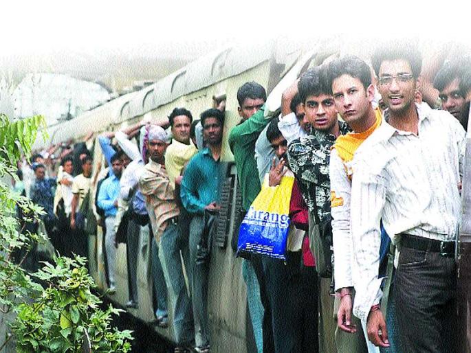 The amount of 'scrips' on local theft incidents | लोकलमधील चोरीच्या घटनांवर ‘स्क्रीप्स’ची मात्रा The amount of 'scrips' on local theft incidents | लोकलमधील चोरीच्या घटनांवर ‘स्क्रीप्स’ची मात्रा