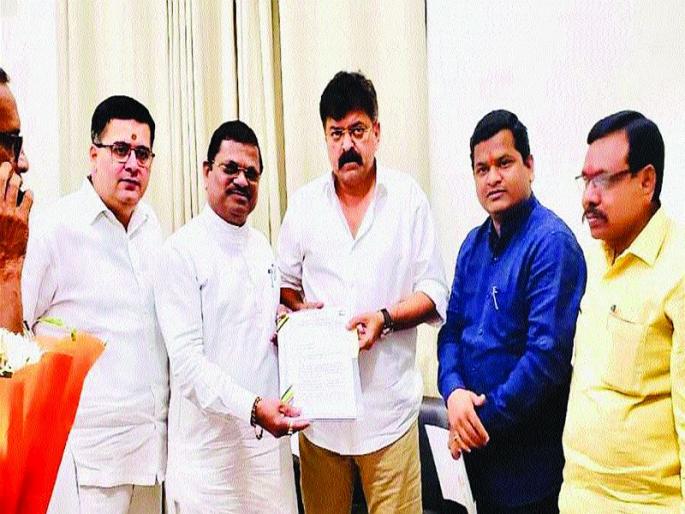 Need 27 separate municipalities; Demand to Pawar; Statement to Awhad | २७ गावांची स्वतंत्र नगरपालिका हवी; पवारांकडे मागणी; आव्हाडांना दिले निवेदन Need 27 separate municipalities; Demand to Pawar; Statement to Awhad | २७ गावांची स्वतंत्र नगरपालिका हवी; पवारांकडे मागणी; आव्हाडांना दिले निवेदन