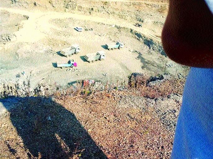 Administration basket of village assembly resolution; As the years turn, the stone crust continues | ग्रामसभेच्या ठरावाला प्रशासनाची केराची टोपली; वर्ष उलटले तरी दगडखाणी सुरूच Administration basket of village assembly resolution; As the years turn, the stone crust continues | ग्रामसभेच्या ठरावाला प्रशासनाची केराची टोपली; वर्ष उलटले तरी दगडखाणी सुरूच