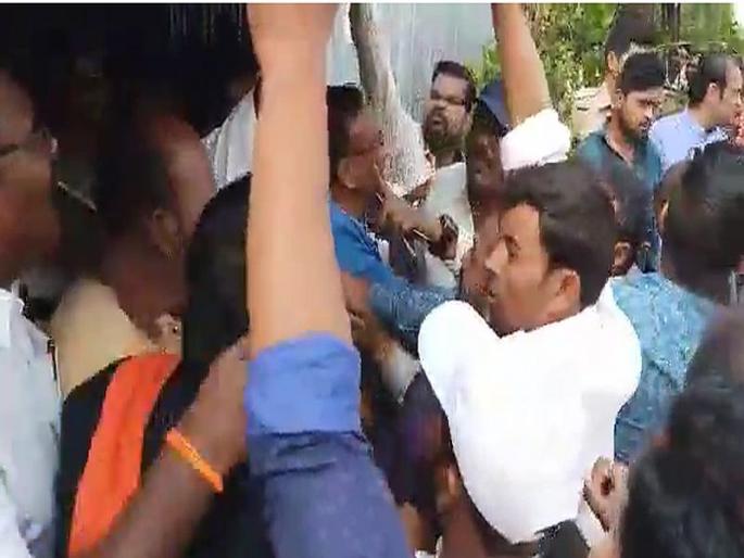 fight between BJP-Sena workers in Yavatmal Panchayat Samiti | यवतमाळ पंचायत समितीत भाजप-सेना कार्यकर्त्यांमध्ये राडा fight between BJP-Sena workers in Yavatmal Panchayat Samiti | यवतमाळ पंचायत समितीत भाजप-सेना कार्यकर्त्यांमध्ये राडा