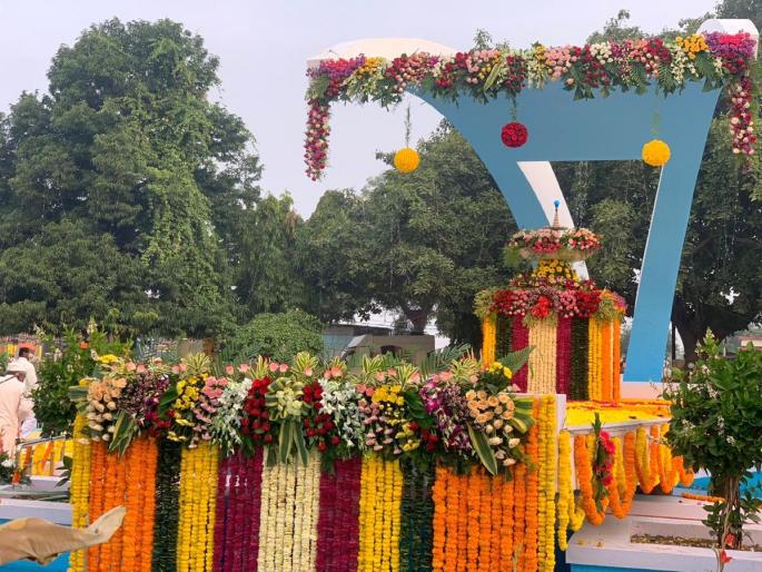 Devotees of Rashtrasant Tukdoji Maharaj from abroad enter Mozari to pay silent tribute | राष्ट्रसंत तुकडोजी महाराजांना मौन श्रद्धांजली वाहण्यासाठी विदेशातील गुरुदेव भक्त मोझरीत दाखल Devotees of Rashtrasant Tukdoji Maharaj from abroad enter Mozari to pay silent tribute | राष्ट्रसंत तुकडोजी महाराजांना मौन श्रद्धांजली वाहण्यासाठी विदेशातील गुरुदेव भक्त मोझरीत दाखल