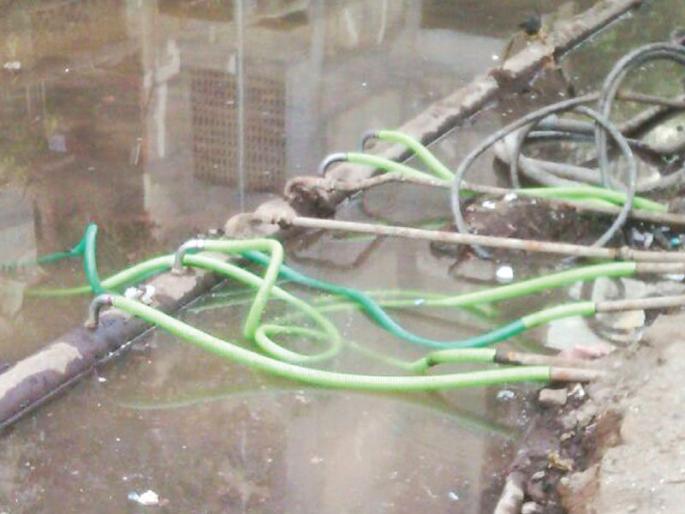 Leakage ... water, metchori zoram! | गळती जोरात... पाणी, मीटरचोरी जोमात! Leakage ... water, metchori zoram! | गळती जोरात... पाणी, मीटरचोरी जोमात!