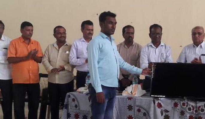 Distribution of LED sets to 27 Zilla Parishad schools in Risod taluka | रिसोड तालुक्यातील २७ जिल्हा परिषद शाळांना एलईडी संच वाटप