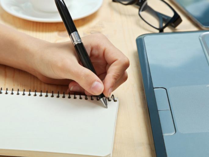 One and a half hundred leftists from Solapur with strong, creative and more imagination gathered | प्रगल्भ, क्रिएटिव्ह अन् अधिक कल्पनाशक्ती असलेले सोलापुरातील दीडशे डावखुरे एकवटले 