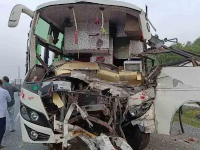 Fatal accident in Leh, 6 feared dead, school bus carrying 28 passengers | लेहमध्ये भीषण अपघात, ६ जणांच्या मृत्यूची भीती, स्कूल बसमध्ये २८ प्रवासी प्रवास करत होते Fatal accident in Leh, 6 feared dead, school bus carrying 28 passengers | लेहमध्ये भीषण अपघात, ६ जणांच्या मृत्यूची भीती, स्कूल बसमध्ये २८ प्रवासी प्रवास करत होते