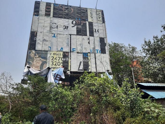 Action on unauthorized hoardings on behalf of CIDCO in Kharghar city | खारघर शहरात सिडकोच्या वतीने अनधिकृत होर्डिंग्सवर कारवाई Action on unauthorized hoardings on behalf of CIDCO in Kharghar city | खारघर शहरात सिडकोच्या वतीने अनधिकृत होर्डिंग्सवर कारवाई