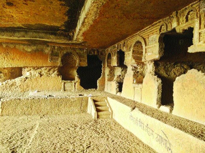 The ancient Buddhist cemetery in Thanale, the drought, inscriptions, downfall of the memorial | ठाणाळे येथील प्राचीन बौद्धकालीन लेण्यांची दुरवस्था, शिलालेख, स्मारकाची पडझड The ancient Buddhist cemetery in Thanale, the drought, inscriptions, downfall of the memorial | ठाणाळे येथील प्राचीन बौद्धकालीन लेण्यांची दुरवस्था, शिलालेख, स्मारकाची पडझड