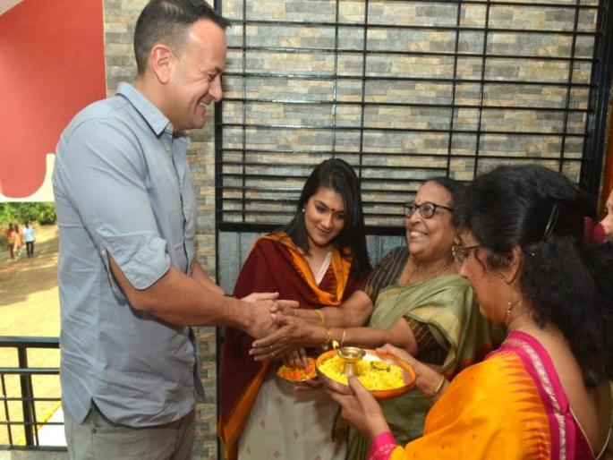 coronavirus: The Prime Minister of Ireland leo varadkar will treat corona positive patient BKP | coronavirus : आयर्लंडचे पंतप्रधान लिओ वराडकर करणार कोरोनाबाधितांवर उपचार coronavirus: The Prime Minister of Ireland leo varadkar will treat corona positive patient BKP | coronavirus : आयर्लंडचे पंतप्रधान लिओ वराडकर करणार कोरोनाबाधितांवर उपचार