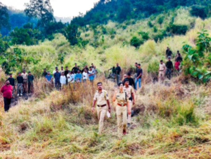 "Baby, I'm here," Mauli said, looking back, and the four-year-old girl disappeared in an instant. | ‘बाळा मी आलेच’, म्हणत माऊलीने मागे पाहताच चार वर्षीय चिमुरडी क्षणात गायब, नाल्याजवळ सापडली चप्पल अन् कपडे "Baby, I'm here," Mauli said, looking back, and the four-year-old girl disappeared in an instant. | ‘बाळा मी आलेच’, म्हणत माऊलीने मागे पाहताच चार वर्षीय चिमुरडी क्षणात गायब, नाल्याजवळ सापडली चप्पल अन् कपडे