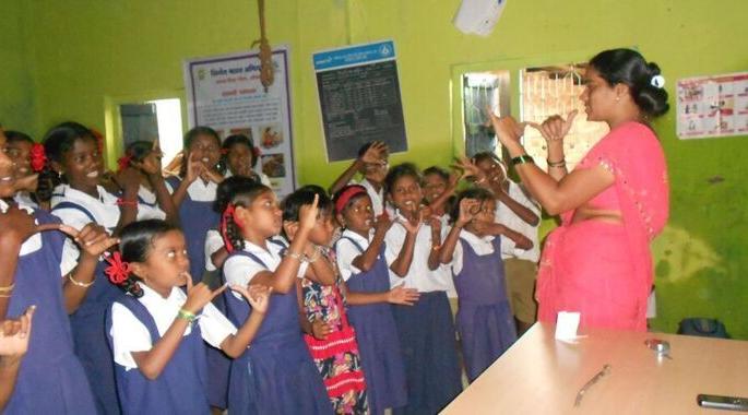 Don't close low-performing schools: Demand from teachers' unions | कमी पटसंख्येच्या शाळा बंद करू नका : शिक्षक संघटनांची मागणी Don't close low-performing schools: Demand from teachers' unions | कमी पटसंख्येच्या शाळा बंद करू नका : शिक्षक संघटनांची मागणी