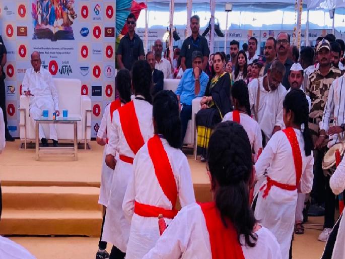 Sangli taught the Baramatikars the rhythm of Lazeem; Sharad Pawar did the honor | सांगलीने बारामतीकरांना शिकविला लेझीमचा ताल; शरद पवारांनी केला गौरव Sangli taught the Baramatikars the rhythm of Lazeem; Sharad Pawar did the honor | सांगलीने बारामतीकरांना शिकविला लेझीमचा ताल; शरद पवारांनी केला गौरव