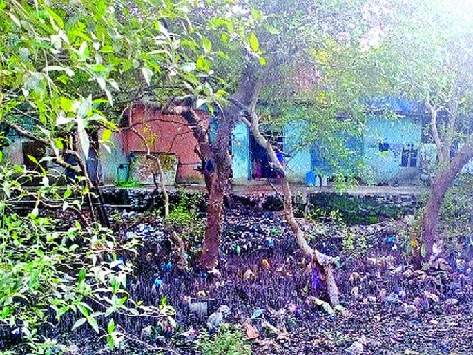 Villagers aggressive against Gulf encroachments; Warning of agitation if no action is taken | खाडीतील अतिक्रमणांविरोधात ग्रामस्थ झाले आक्रमक; कारवाई न झाल्यास आंदोलनाचा इशारा Villagers aggressive against Gulf encroachments; Warning of agitation if no action is taken | खाडीतील अतिक्रमणांविरोधात ग्रामस्थ झाले आक्रमक; कारवाई न झाल्यास आंदोलनाचा इशारा