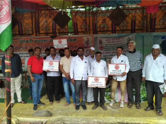 Farmers protest on August 25, angered by government's indifference to land confiscation demands | जमीन जप्ती प्रश्नावर शासनाची उदासीनता, शेतकरी संतप्त, २५ ऑगस्ट रोजी मोर्चा Farmers protest on August 25, angered by government's indifference to land confiscation demands | जमीन जप्ती प्रश्नावर शासनाची उदासीनता, शेतकरी संतप्त, २५ ऑगस्ट रोजी मोर्चा