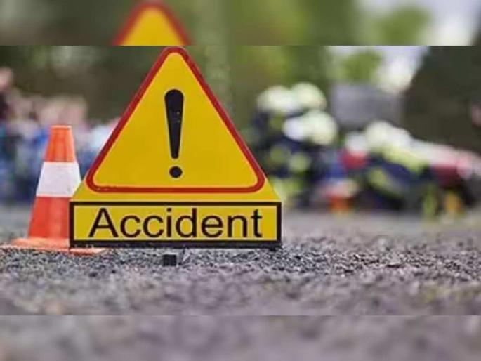 Went to meet a friend and was crushed under a truck | मित्राला भेटून निघाला अन् ट्रकखाली चिरडला Went to meet a friend and was crushed under a truck | मित्राला भेटून निघाला अन् ट्रकखाली चिरडला