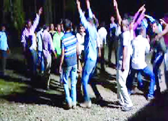 Gravity is expensive than marriage! Everywhere there is a practice: attachment of jealousy and prestige is found in the original purpose | लग्नापेक्षा वरातच होतेय महाग ! सर्वत्र प्रथाच होतेय : मूळ उद्देशाला बगल मिळाल्याने ईर्ष्या आणि प्रतिष्ठेचा शिरकाव Gravity is expensive than marriage! Everywhere there is a practice: attachment of jealousy and prestige is found in the original purpose | लग्नापेक्षा वरातच होतेय महाग ! सर्वत्र प्रथाच होतेय : मूळ उद्देशाला बगल मिळाल्याने ईर्ष्या आणि प्रतिष्ठेचा शिरकाव