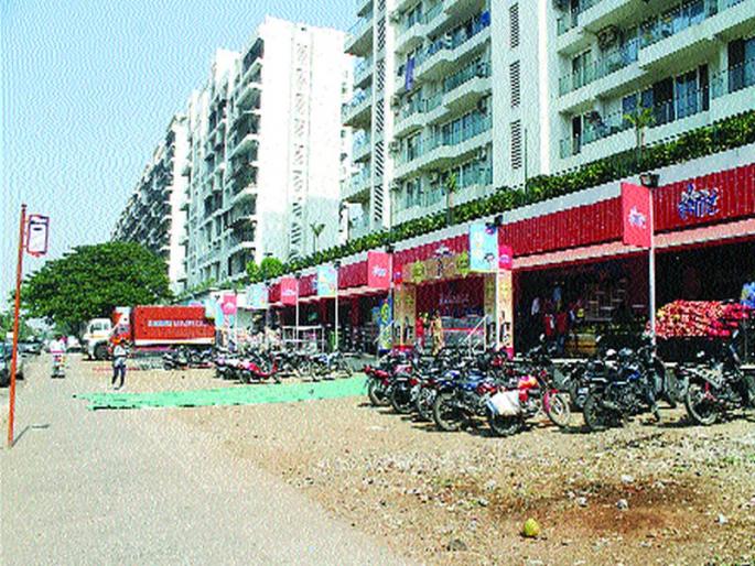 Starting to replace the proposed service corridor | प्रस्तावित सर्व्हिस कॉरिडोरची जागा खाली करण्यास सुरुवात Starting to replace the proposed service corridor | प्रस्तावित सर्व्हिस कॉरिडोरची जागा खाली करण्यास सुरुवात