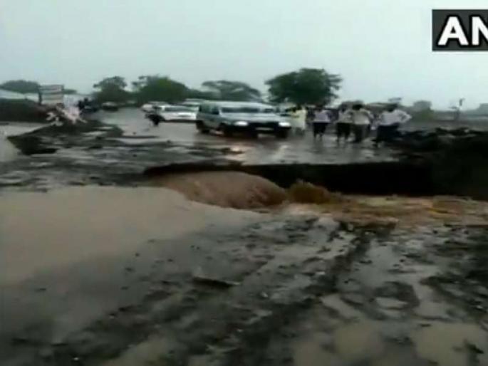 Video: Jalna district was flooded with heavy rainfall and road wash out | Video : जालना जिल्ह्यात मुसळधार पाऊस, चक्क रस्ताच वाहून गेला Video: Jalna district was flooded with heavy rainfall and road wash out | Video : जालना जिल्ह्यात मुसळधार पाऊस, चक्क रस्ताच वाहून गेला