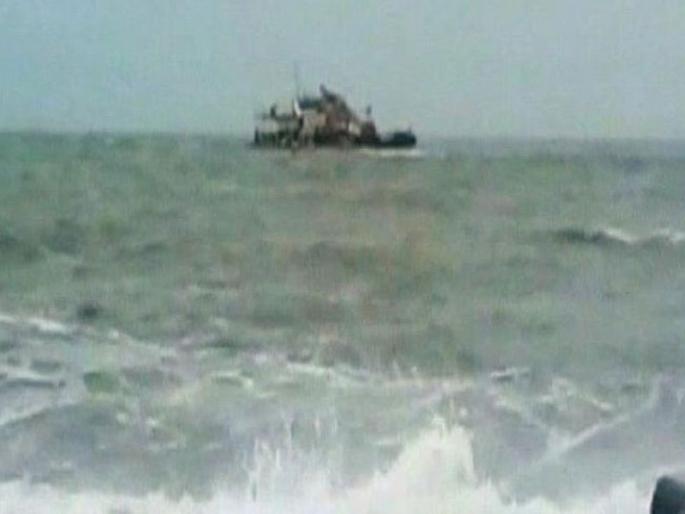 Shipwrecked in Libya, eight passengers, waterlogged and 85 missing | लिबियामध्ये भरसमुद्रात बुडाले जहाज, आठ प्रवाशांना जलसमाधी तर 85 जण बेपत्ता Shipwrecked in Libya, eight passengers, waterlogged and 85 missing | लिबियामध्ये भरसमुद्रात बुडाले जहाज, आठ प्रवाशांना जलसमाधी तर 85 जण बेपत्ता