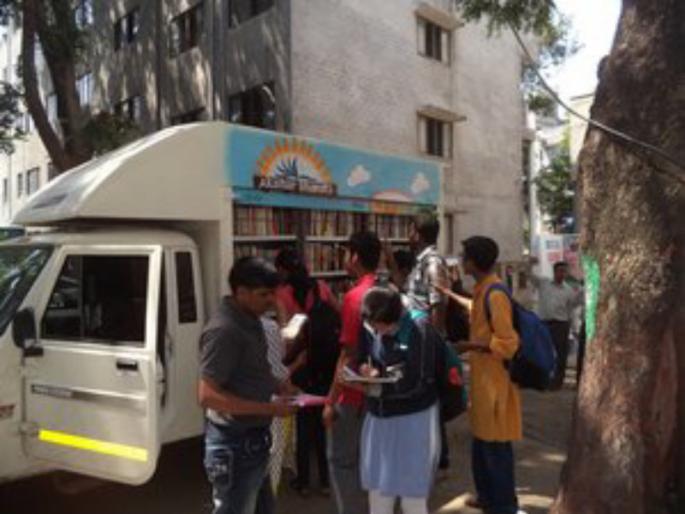 Wandered library for schools in the district | जिल्ह्यातील शाळांसाठी फिरते ग्रंथालय Wandered library for schools in the district | जिल्ह्यातील शाळांसाठी फिरते ग्रंथालय