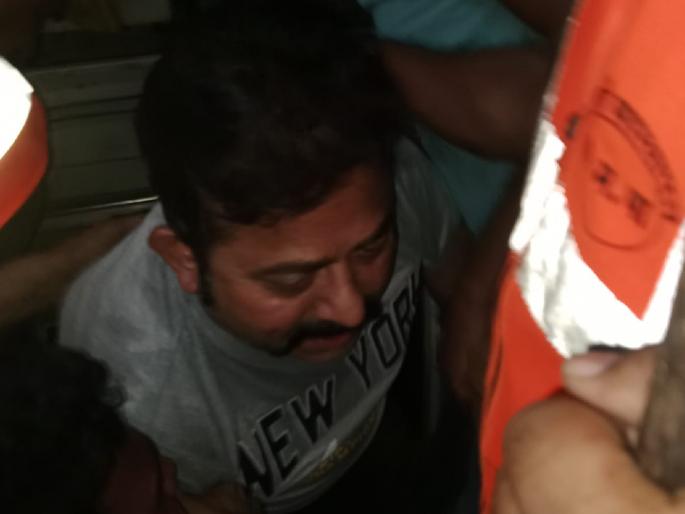 A resident sucked in the lift of Vihang Shantivan was rescued safely | विहंग शांतीवनच्या लिफ्टमध्ये अडकलेल्या रहिवाशाची सुखरुप सुटका A resident sucked in the lift of Vihang Shantivan was rescued safely | विहंग शांतीवनच्या लिफ्टमध्ये अडकलेल्या रहिवाशाची सुखरुप सुटका