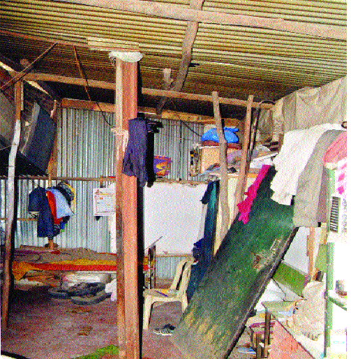 Electric pole in the kitchen, not on the road, but the shocking types of Satara | रस्त्याकडेला नव्हे तर किचनमध्ये विद्युत खांब : साताऱ्यातील धक्कादायक प्रकार Electric pole in the kitchen, not on the road, but the shocking types of Satara | रस्त्याकडेला नव्हे तर किचनमध्ये विद्युत खांब : साताऱ्यातील धक्कादायक प्रकार