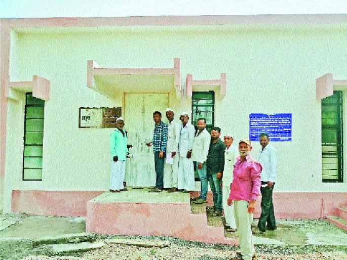 Due to electricity bills, difficulties caused by the absence of the customers, problems raised | वीजबिलांचा घोळ कायम , गैरहजर अधिका-यांचा ग्राहकांना त्रास , अडचणी वाढल्या Due to electricity bills, difficulties caused by the absence of the customers, problems raised | वीजबिलांचा घोळ कायम , गैरहजर अधिका-यांचा ग्राहकांना त्रास , अडचणी वाढल्या