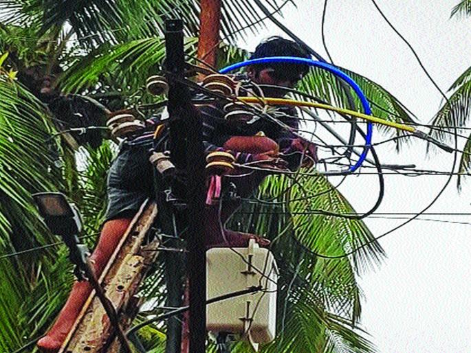 The power supply was smooth due to the initiative of the youth | तरुणांच्या पुढाकारातून वीजपुरवठा झाला सुरळीत The power supply was smooth due to the initiative of the youth | तरुणांच्या पुढाकारातून वीजपुरवठा झाला सुरळीत