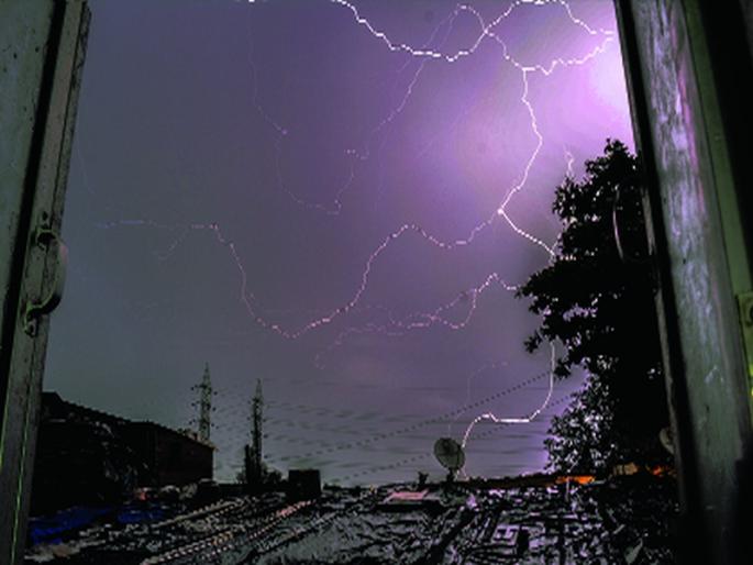 Electricity collapses in 20 districts in many parts of the state, rain hits on second day | राज्यात अनेक भागांत वीज कोसळून २० जणांचा मृत्यू, दुस-या दिवशीही पावसाने दिला तडाखा Electricity collapses in 20 districts in many parts of the state, rain hits on second day | राज्यात अनेक भागांत वीज कोसळून २० जणांचा मृत्यू, दुस-या दिवशीही पावसाने दिला तडाखा