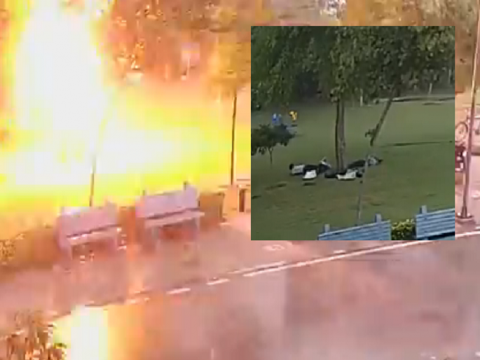 Viral Video: Lightning Strike In a second, four died on the spot, see shocking Video | एका सेकंदात होत्याचं नव्हतं झालं; चौघांवर आकाशातून संकट कोसळलं, पाहा Video Viral Video: Lightning Strike In a second, four died on the spot, see shocking Video | एका सेकंदात होत्याचं नव्हतं झालं; चौघांवर आकाशातून संकट कोसळलं, पाहा Video