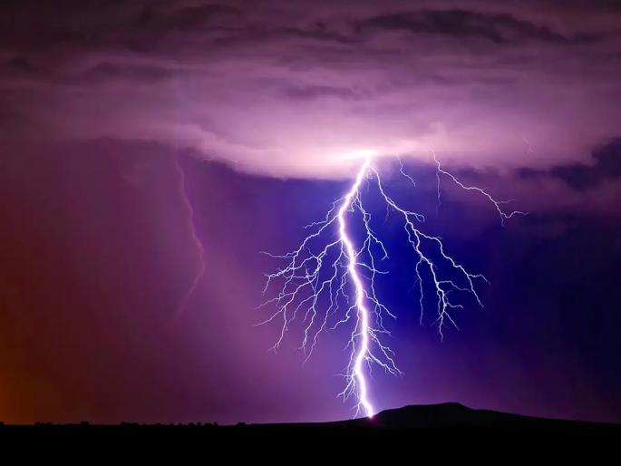 A young man died on the spot due to electrocution while playing cricket, an incident in Purandar taluka | क्रिकेट खेळताना अंगावर वीज पडल्याने तरुणाचा जागीच मृत्यू, पुरंदर तालुक्यातील घटना A young man died on the spot due to electrocution while playing cricket, an incident in Purandar taluka | क्रिकेट खेळताना अंगावर वीज पडल्याने तरुणाचा जागीच मृत्यू, पुरंदर तालुक्यातील घटना