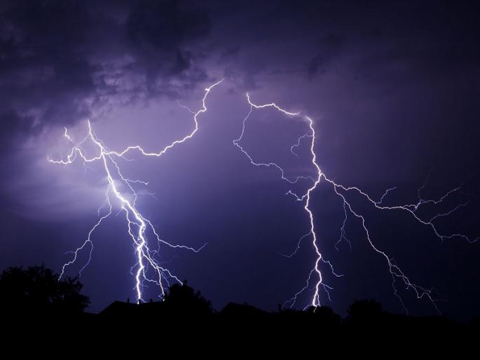 Elderly couple injured by lightning at Vadhu Budruk; Fortunately, the fourteen-year-old grandson survived | वढू बुद्रुक येथे वीज पडून वृद्ध दाम्पत्य जखमी; सुदैवाने चौदा वर्षांचा नातू बचावला Elderly couple injured by lightning at Vadhu Budruk; Fortunately, the fourteen-year-old grandson survived | वढू बुद्रुक येथे वीज पडून वृद्ध दाम्पत्य जखमी; सुदैवाने चौदा वर्षांचा नातू बचावला
