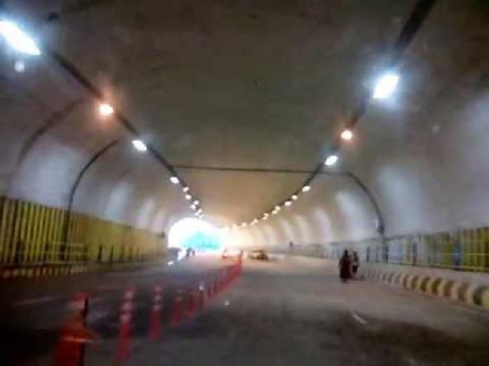 The lamps of the boat are stolen, in the dark for the next 21 days | बोगद्यातील दिव्यांची चोरी, पुढचे २१ दिवस अंधारात The lamps of the boat are stolen, in the dark for the next 21 days | बोगद्यातील दिव्यांची चोरी, पुढचे २१ दिवस अंधारात