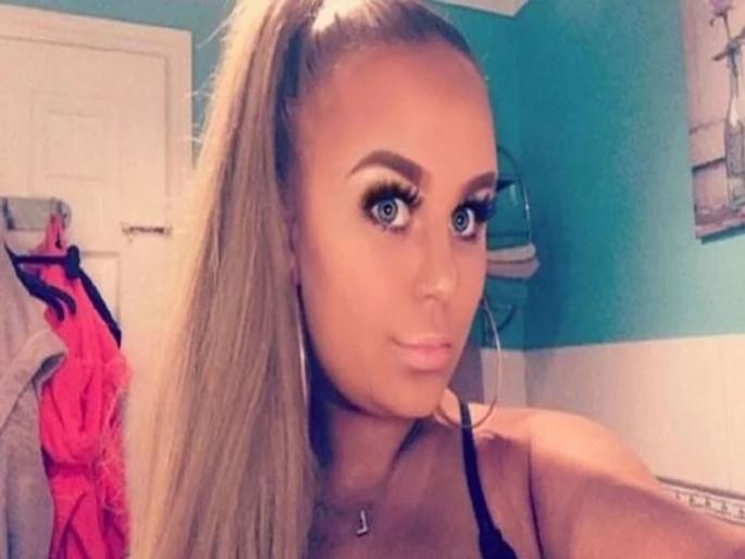 Woman leaves dress at ex boyfriend home finds his mom wearing it month later | बॉयफ्रेन्डच्या घरी ड्रेस विसरली होती तरूणी, बॉयफ्रेन्डचा आईचा कारनामा व्हायरल! Woman leaves dress at ex boyfriend home finds his mom wearing it month later | बॉयफ्रेन्डच्या घरी ड्रेस विसरली होती तरूणी, बॉयफ्रेन्डचा आईचा कारनामा व्हायरल!