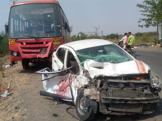 A speeding car rammed into a bus; four drunk passengers in the car were seriously injured | भरधाव वेगातील अनियंत्रित कार बसवर धडकली; कारमधील चार मद्यधुंद प्रवासी गंभीर जखमी A speeding car rammed into a bus; four drunk passengers in the car were seriously injured | भरधाव वेगातील अनियंत्रित कार बसवर धडकली; कारमधील चार मद्यधुंद प्रवासी गंभीर जखमी
