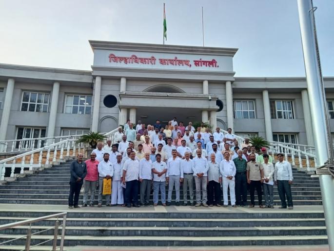 We are also farmers give us Kunbi certificate too Lingayat Morcha demand to the District Collector | आम्हीही शेतकरीच, आम्हाला पण कुणबी प्रमाणपत्र द्या; सकल लिंगायत मोर्चाचे जिल्हाधिकाऱ्यांना निवेदन We are also farmers give us Kunbi certificate too Lingayat Morcha demand to the District Collector | आम्हीही शेतकरीच, आम्हाला पण कुणबी प्रमाणपत्र द्या; सकल लिंगायत मोर्चाचे जिल्हाधिकाऱ्यांना निवेदन