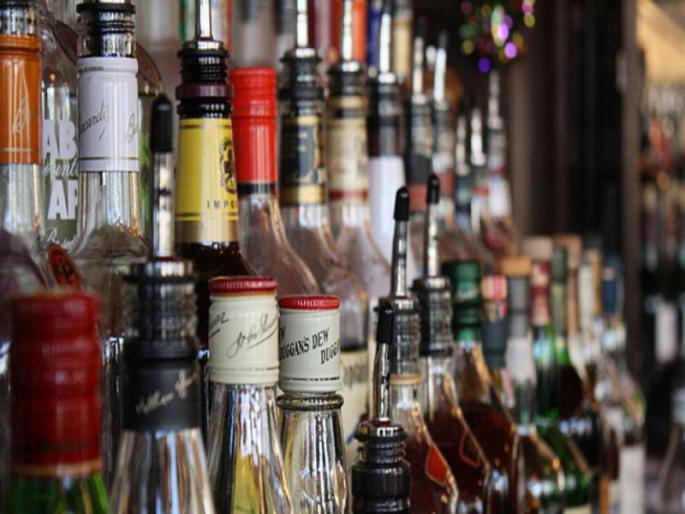 Transportation of lakhs of rupees worth of liquor by rickshaws Liquor bottles seized during police investigation | रिक्षातून लाखो रुपयांच्या मद्याची वाहतूक; पोलीस तपासणीत दारूच्या बाटल्या जप्त Transportation of lakhs of rupees worth of liquor by rickshaws Liquor bottles seized during police investigation | रिक्षातून लाखो रुपयांच्या मद्याची वाहतूक; पोलीस तपासणीत दारूच्या बाटल्या जप्त