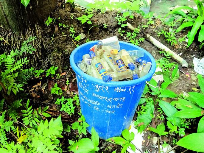 Medical: Department heads in trouble due to alcohol bottles | मेडिकल : दारुच्या बॉटल्समुळे विभाग प्रमुख अडचणीत  Medical: Department heads in trouble due to alcohol bottles | मेडिकल : दारुच्या बॉटल्समुळे विभाग प्रमुख अडचणीत