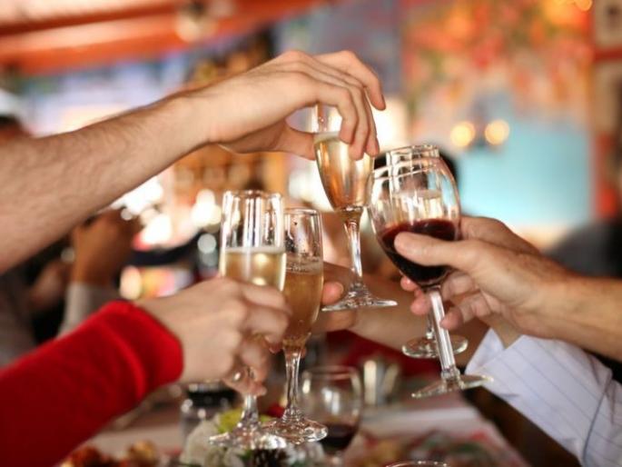 Both suspended and one dismissed in 'On Duty' liquor party case | ‘ऑन ड्युटी’ ओल्या पार्टी प्रकरणी दोघे निलंबित; एक बडतर्फ