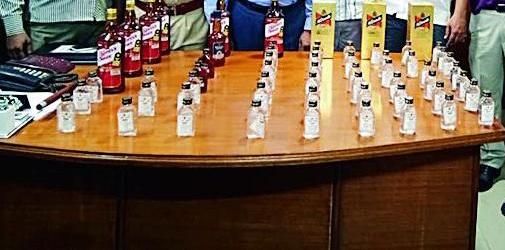 Smuggling alcohol by former corporator's istigation in Nagpur | नागपुरात माजी नगरसेवकाच्या जावयाच्या इशाऱ्यावर दारू तस्करी