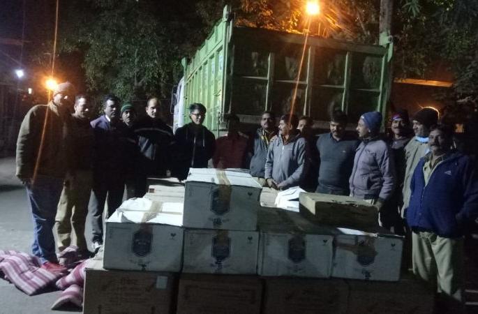 Large amounts of illegal liquor found in Tipper at Nagpur | नागपुरात टिप्परमध्ये सापडली मोठ्या प्रमाणावर अवैध दारू Large amounts of illegal liquor found in Tipper at Nagpur | नागपुरात टिप्परमध्ये सापडली मोठ्या प्रमाणावर अवैध दारू