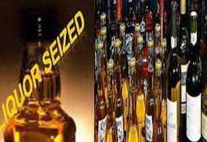 Washim: worth of 4.57 lakh ruppes foreign liquor siezed | वाशिम : विदेशी दारूसह ४.५७ लाखाचे साहित्य जप्त Washim: worth of 4.57 lakh ruppes foreign liquor siezed | वाशिम : विदेशी दारूसह ४.५७ लाखाचे साहित्य जप्त