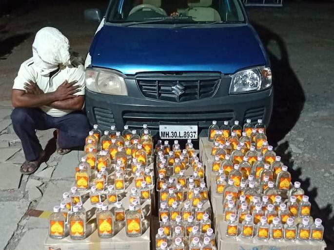 Illegal seizure of liquor in Akola | दारुची अवैधरीत्या वाहतुक करणारी कार जप्त Illegal seizure of liquor in Akola | दारुची अवैधरीत्या वाहतुक करणारी कार जप्त