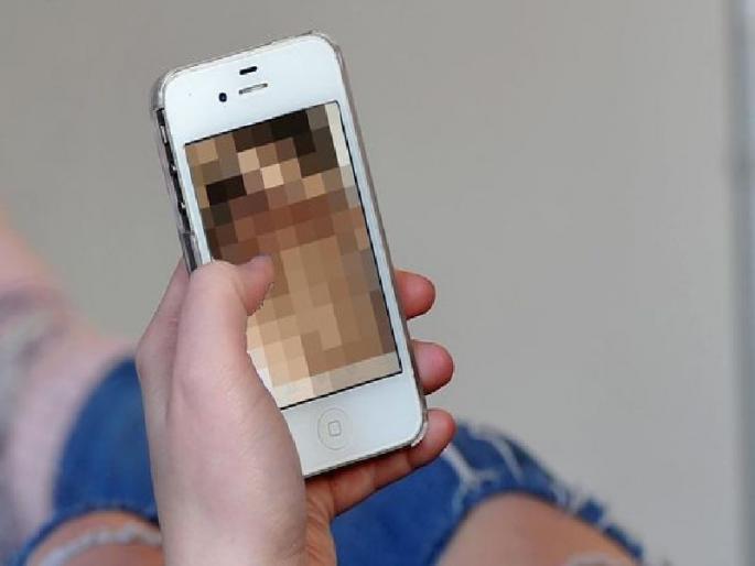 ... so he did live sex with girlfriends on Facebook, the girls were locked in | ...म्हणून त्याने फेसबुकवर गर्लफ्रेंडसोबत केला लाइव्ह सेक्स, पोलिसांनी घातल्या बेड्या ... so he did live sex with girlfriends on Facebook, the girls were locked in | ...म्हणून त्याने फेसबुकवर गर्लफ्रेंडसोबत केला लाइव्ह सेक्स, पोलिसांनी घातल्या बेड्या