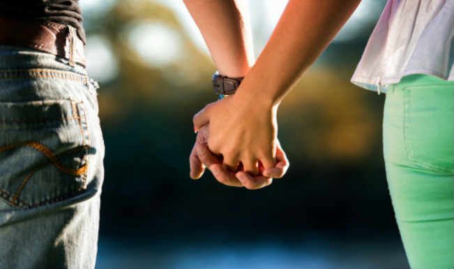 Comfort to the lovers in a live-in-relationship by HC | लिव्ह-इन-रिलेशनशिपमधील प्रेमीयुगुलाला दिलासा Comfort to the lovers in a live-in-relationship by HC | लिव्ह-इन-रिलेशनशिपमधील प्रेमीयुगुलाला दिलासा